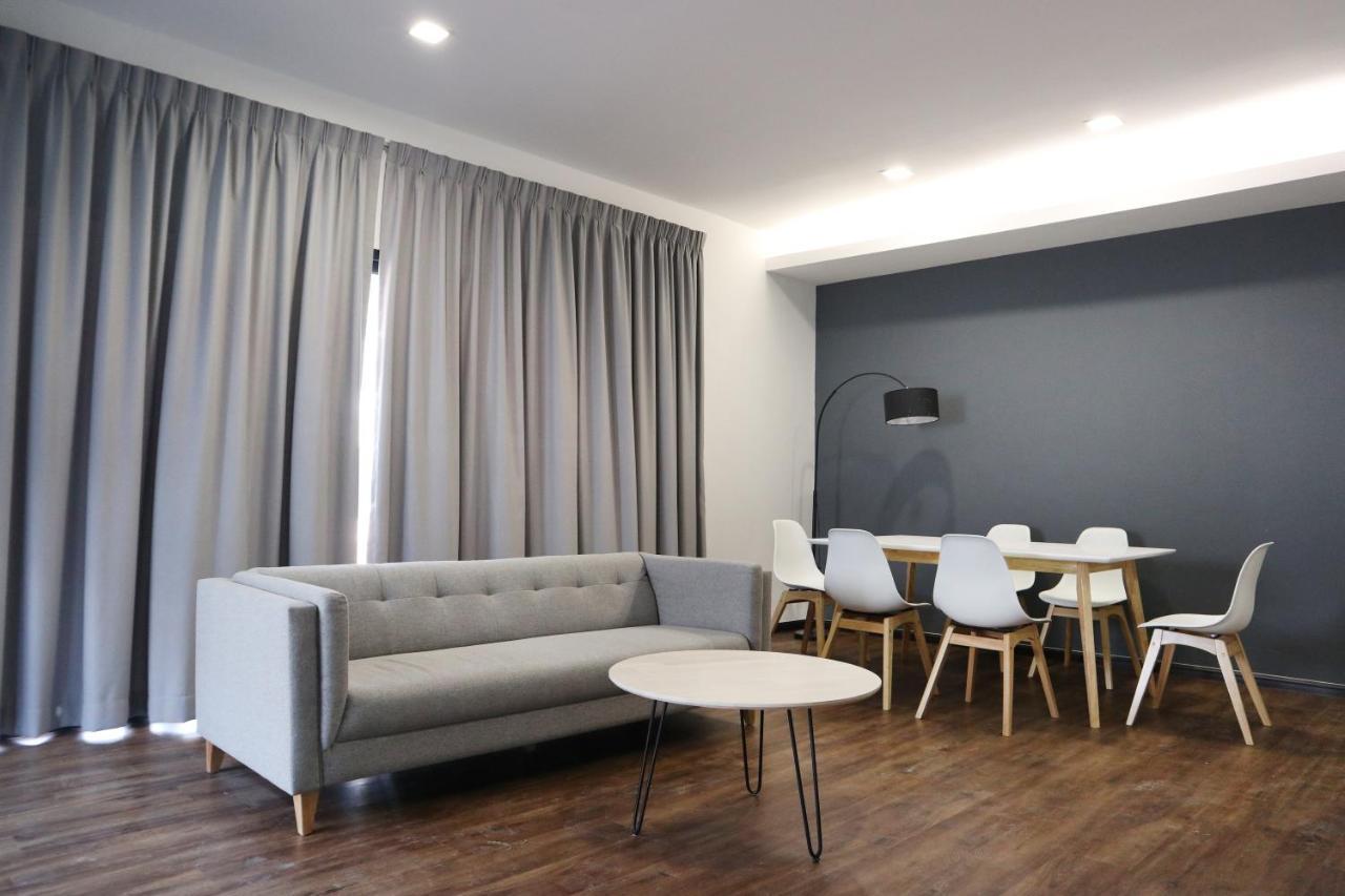 Roxy Sematan Villa & Townhouse 外观 照片